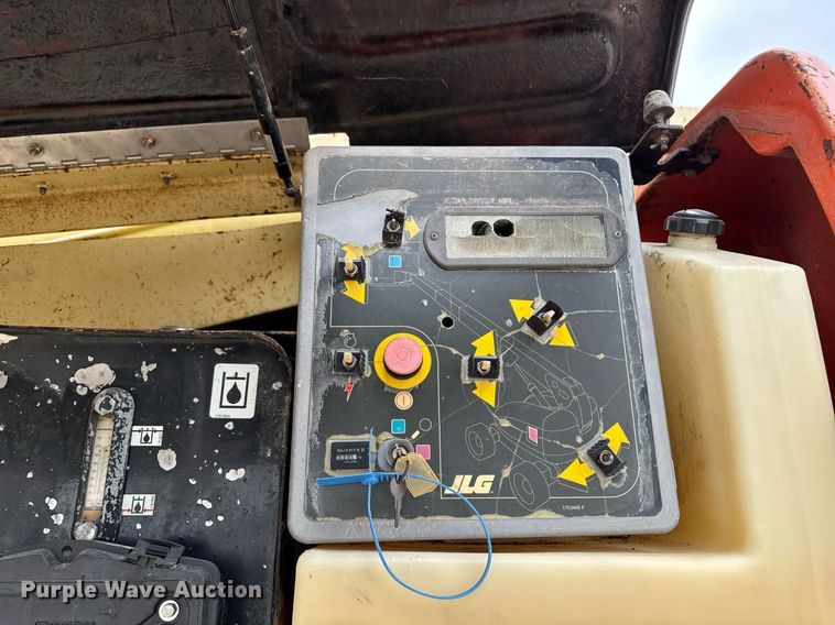 image for item EM3742 1998 JLG 600S boom lift