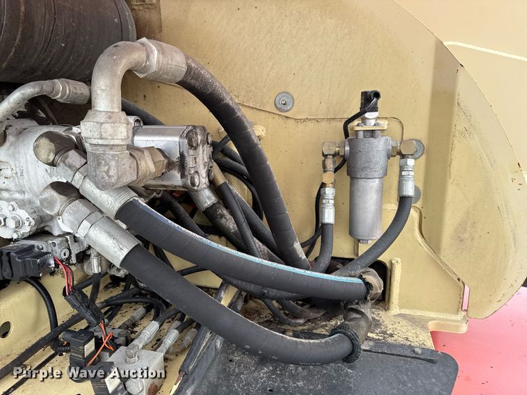 image for item EM3742 1998 JLG 600S boom lift