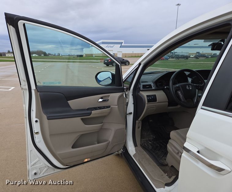 image for item EM6018 2014 Honda Odyssey van