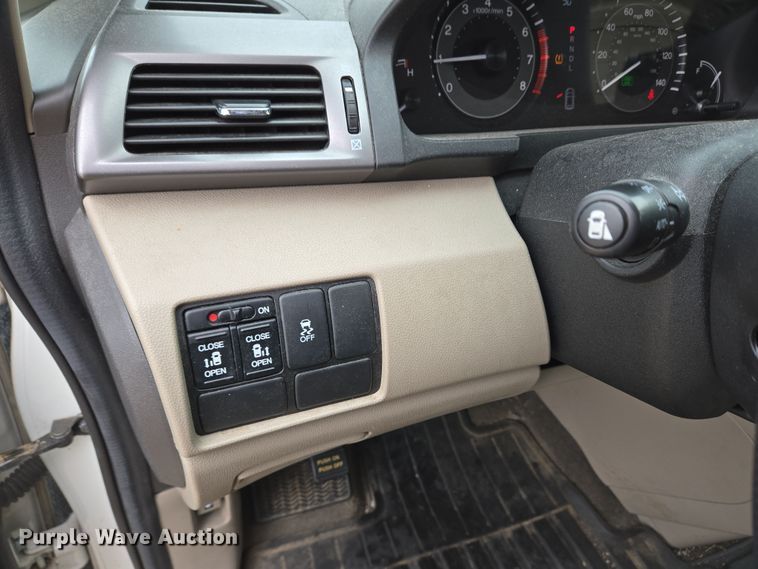 image for item EM6018 2014 Honda Odyssey van