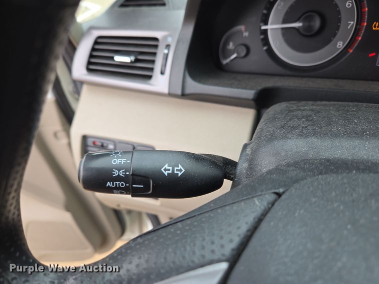 image for item EM6018 2014 Honda Odyssey van