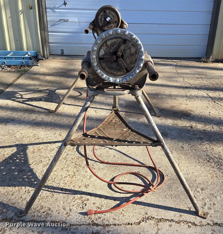 image for item EN3563 (2) Ridgid pipe threading machines