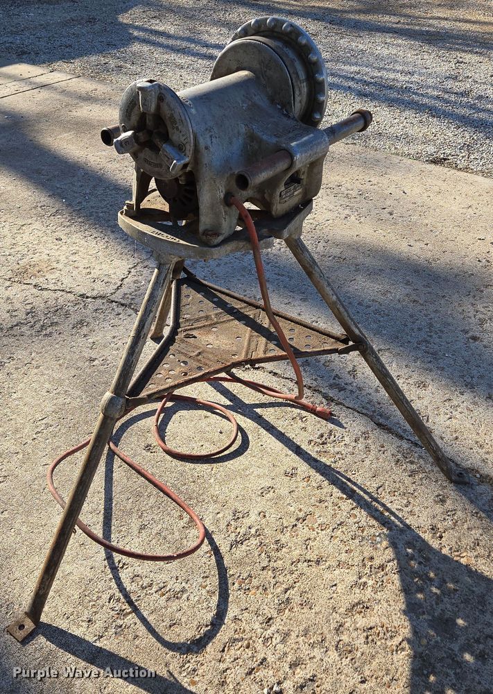 image for item EN3563 (2) Ridgid pipe threading machines