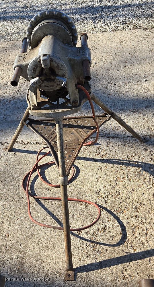 image for item EN3563 (2) Ridgid pipe threading machines