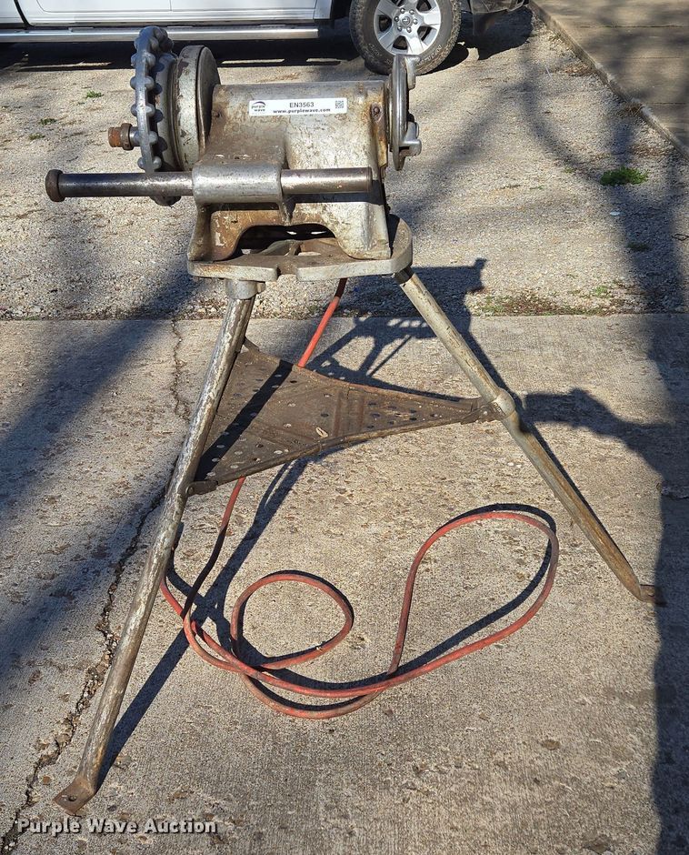 image for item EN3563 (2) Ridgid pipe threading machines