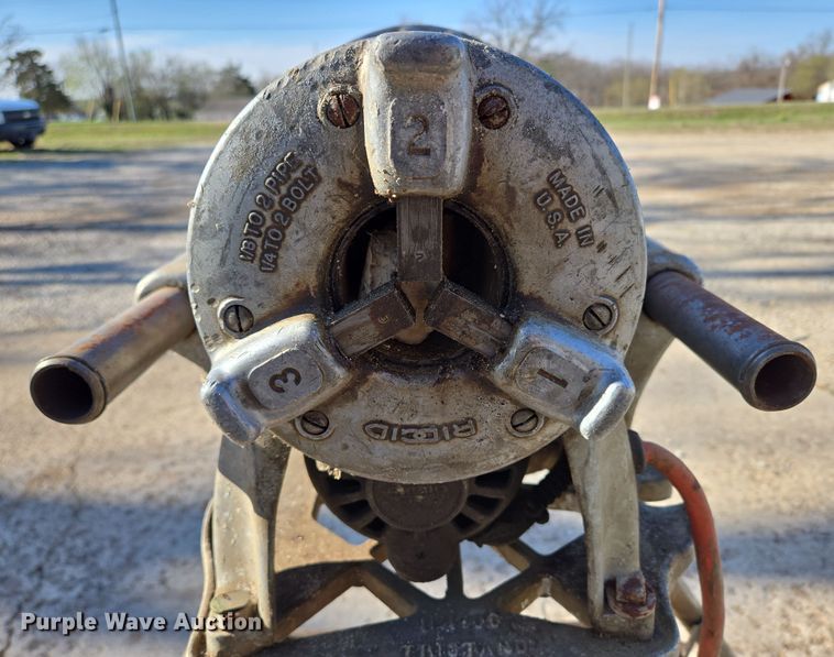 image for item EN3563 (2) Ridgid pipe threading machines