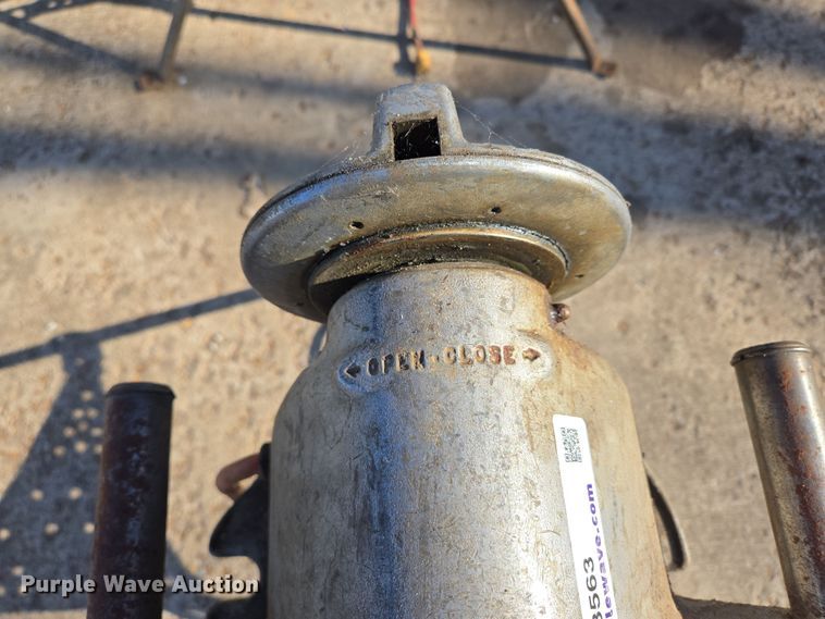 image for item EN3563 (2) Ridgid pipe threading machines