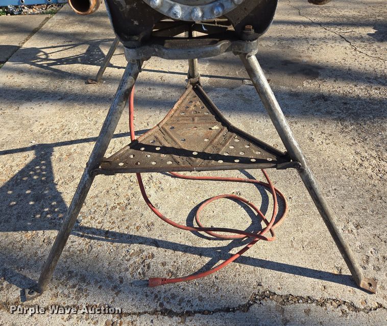 image for item EN3563 (2) Ridgid pipe threading machines