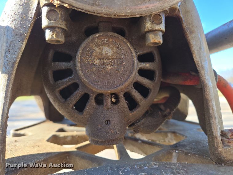 image for item EN3563 (2) Ridgid pipe threading machines