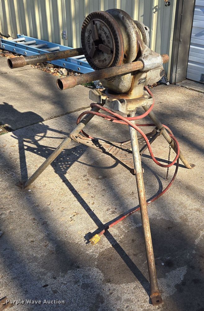 image for item EN3563 (2) Ridgid pipe threading machines