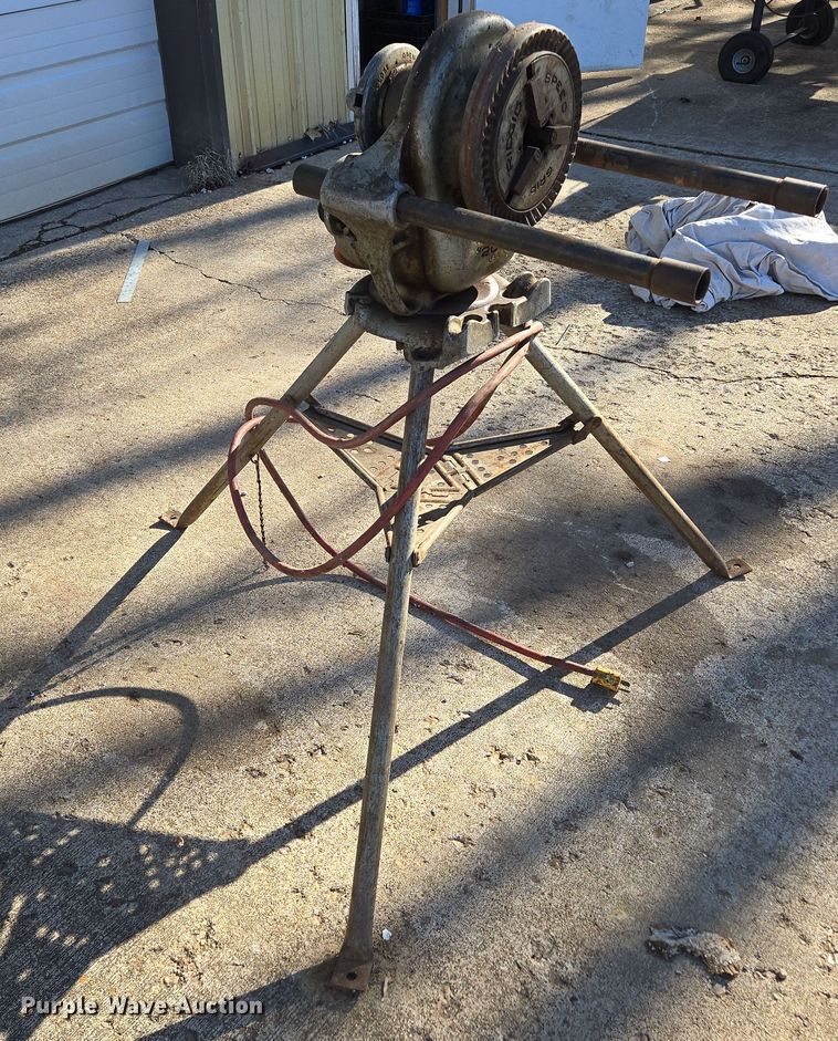 image for item EN3563 (2) Ridgid pipe threading machines