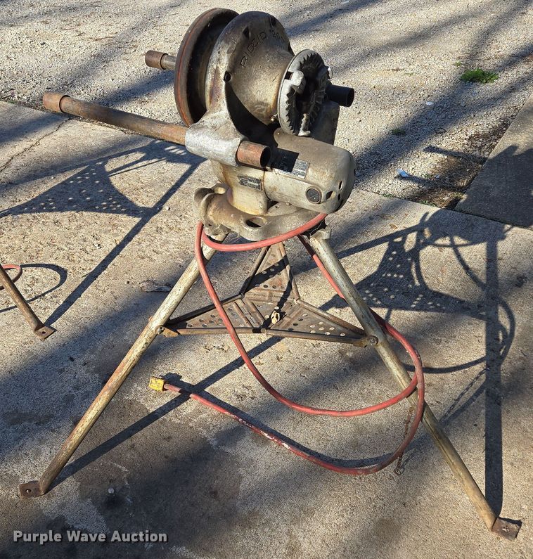 image for item EN3563 (2) Ridgid pipe threading machines