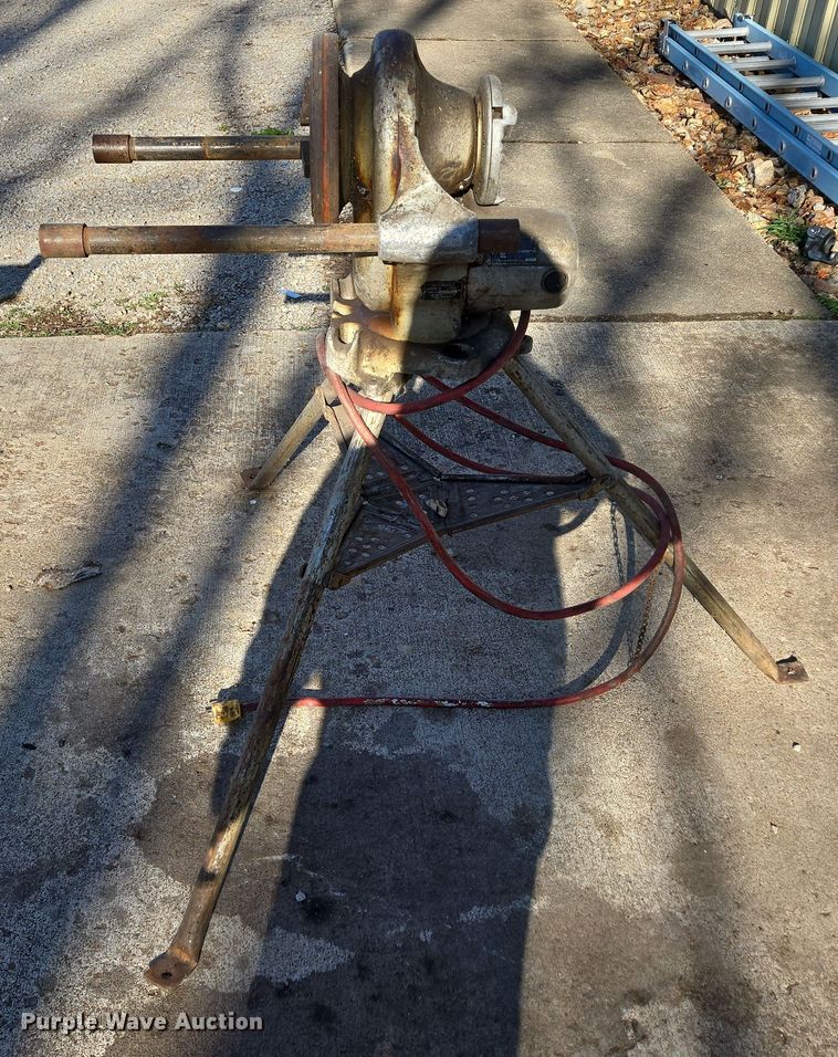 image for item EN3563 (2) Ridgid pipe threading machines