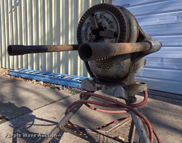 image for item EN3563 (2) Ridgid pipe threading machines