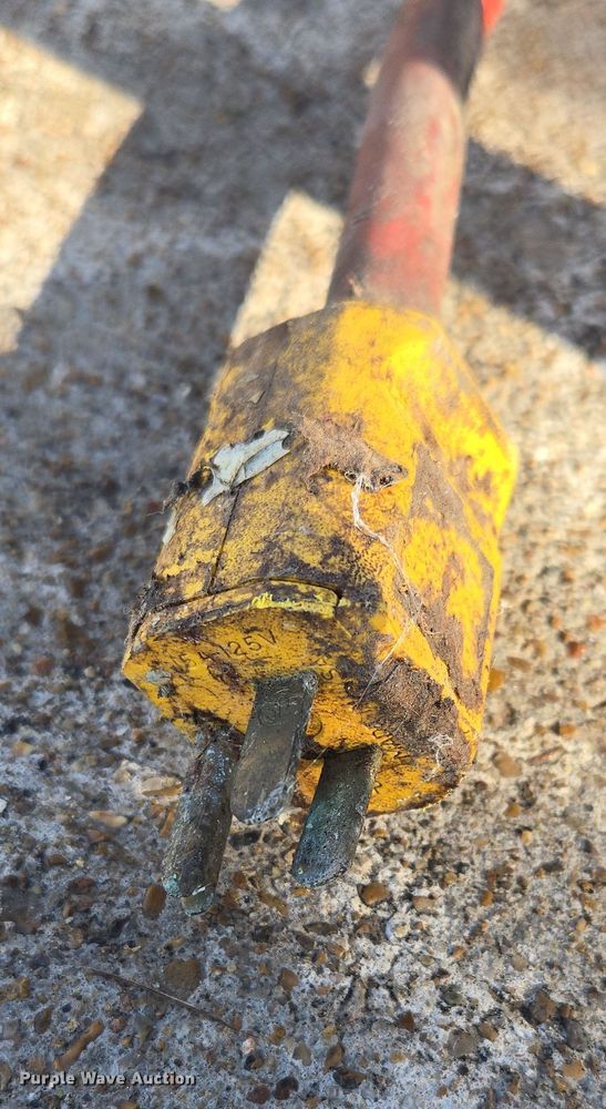 image for item EN3563 (2) Ridgid pipe threading machines