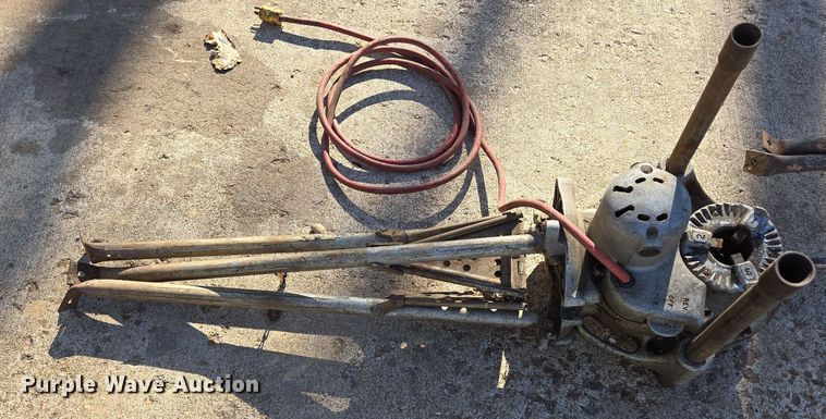 image for item EN3563 (2) Ridgid pipe threading machines