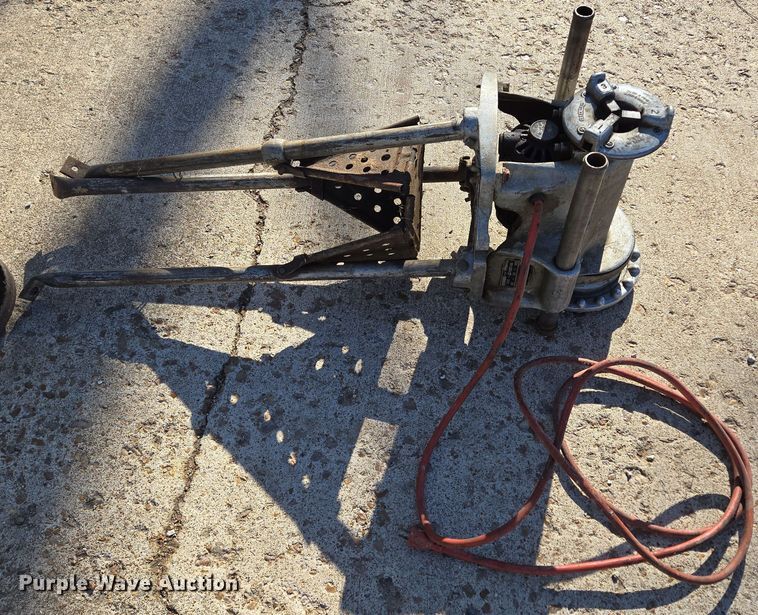 image for item EN3563 (2) Ridgid pipe threading machines