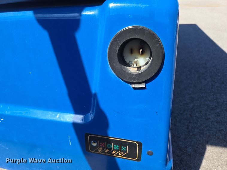 image for item EN3567 2004 Columbia ParCar C-6 Shuttle golf cart