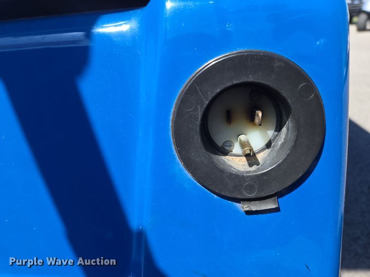 image for item EN3567 2004 Columbia ParCar C-6 Shuttle golf cart