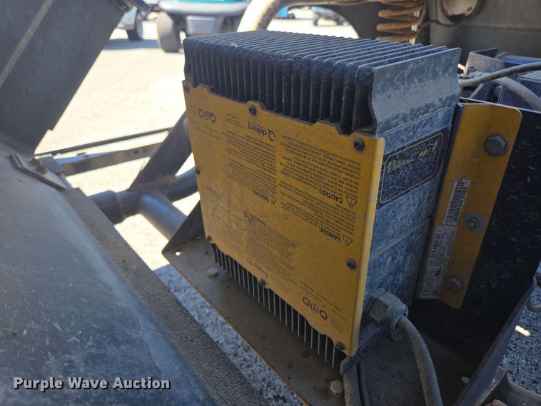 image for item EN3567 2004 Columbia ParCar C-6 Shuttle golf cart