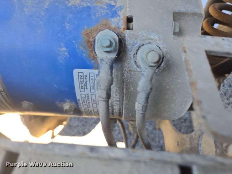 image for item EN3567 2004 Columbia ParCar C-6 Shuttle golf cart