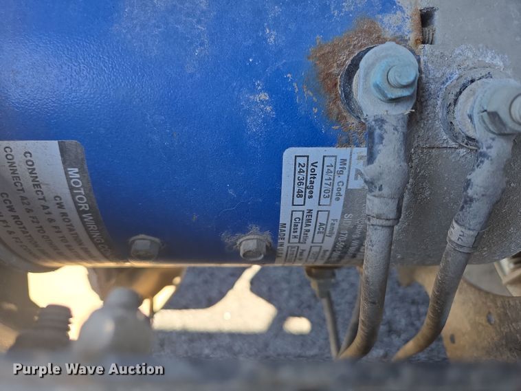 image for item EN3567 2004 Columbia ParCar C-6 Shuttle golf cart