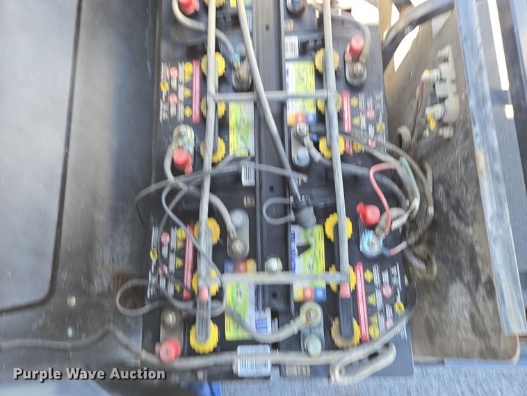 image for item EN3567 2004 Columbia ParCar C-6 Shuttle golf cart