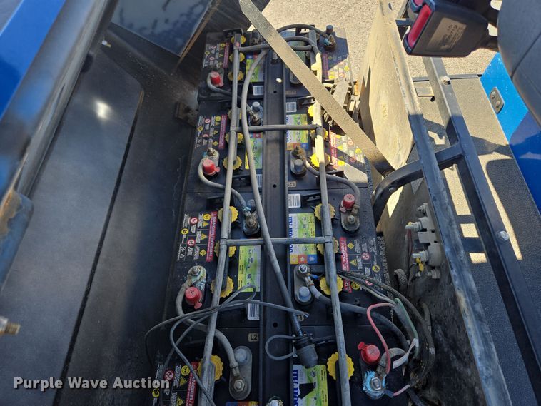 image for item EN3567 2004 Columbia ParCar C-6 Shuttle golf cart