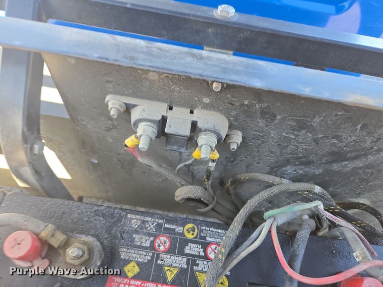 image for item EN3567 2004 Columbia ParCar C-6 Shuttle golf cart