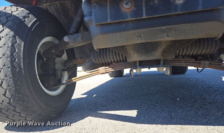 image for item EN3589 2004 Columbia ParCar Utilitruck golf cart