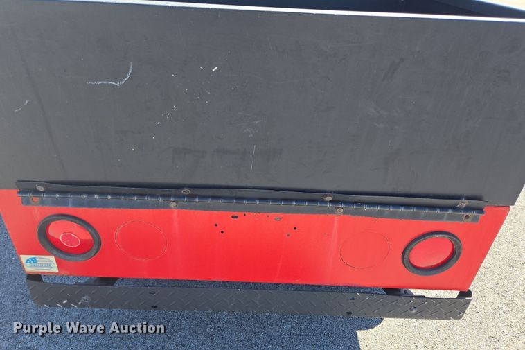 image for item EN3589 2004 Columbia ParCar Utilitruck golf cart