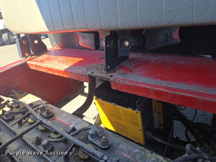 image for item EN3589 2004 Columbia ParCar Utilitruck golf cart