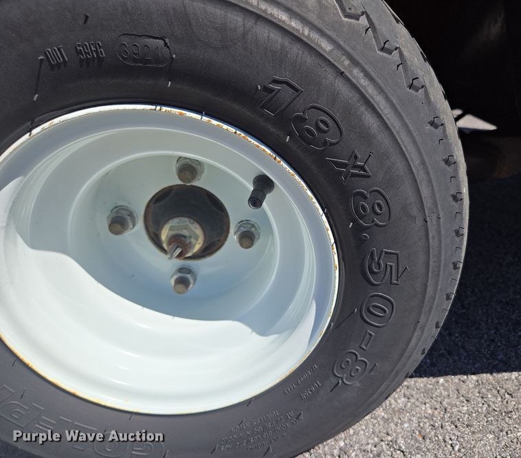 image for item EN3589 2004 Columbia ParCar Utilitruck golf cart