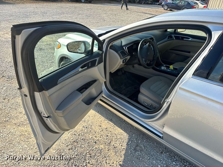 image for item EN5229 2019 Ford Fusion SE 