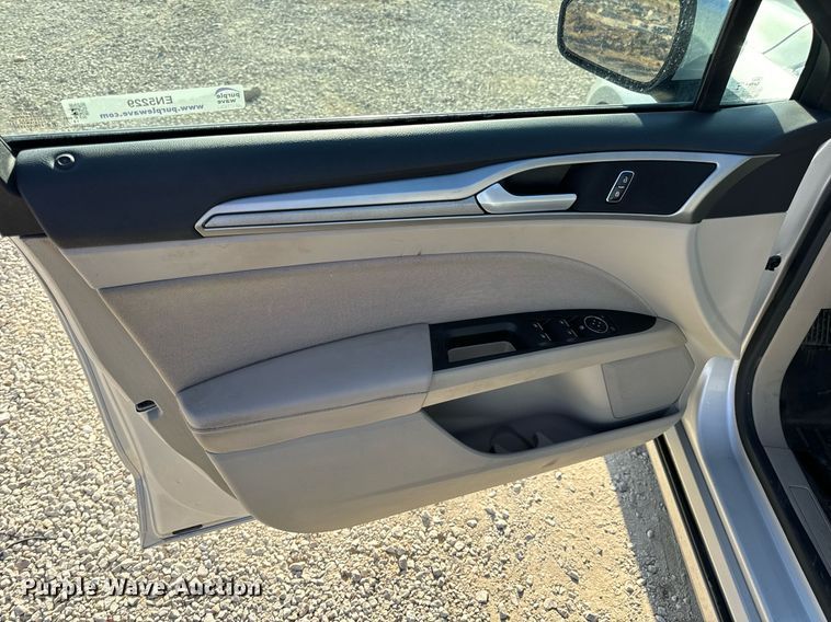 image for item EN5229 2019 Ford Fusion SE 