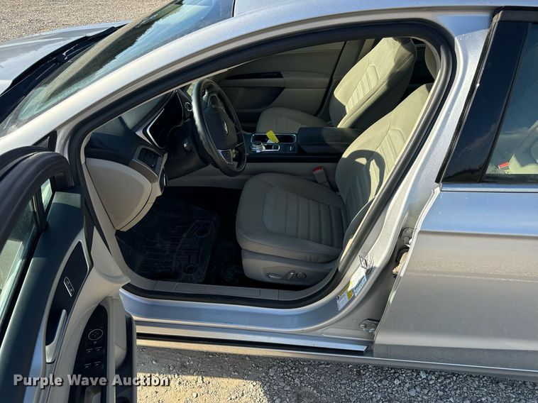 image for item EN5229 2019 Ford Fusion SE 