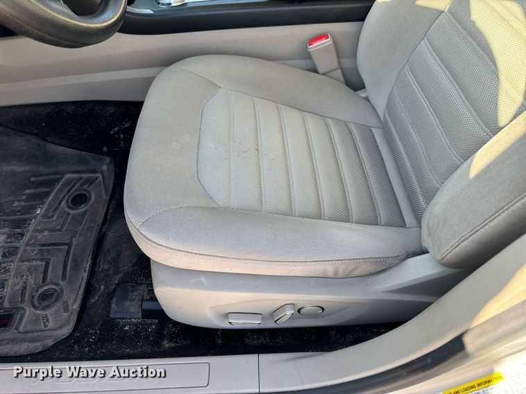 image for item EN5229 2019 Ford Fusion SE 