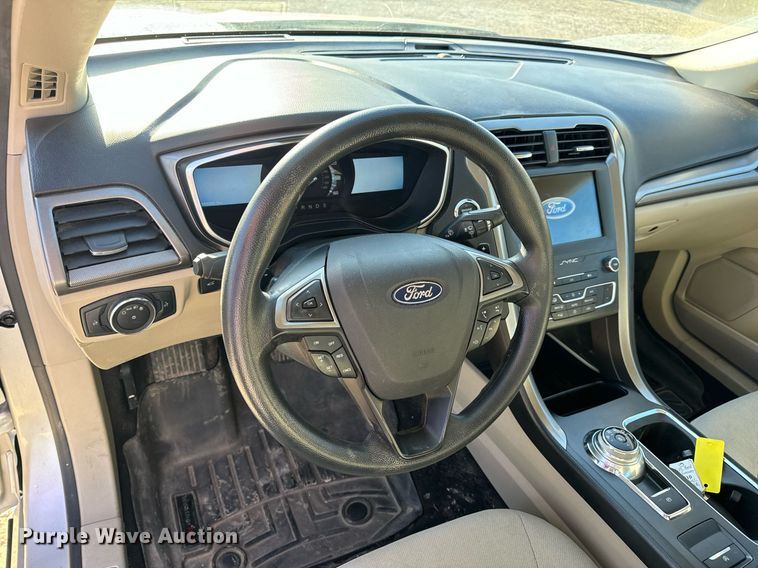 image for item EN5229 2019 Ford Fusion SE 