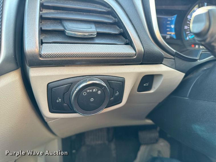 image for item EN5229 2019 Ford Fusion SE 