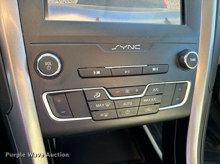 image for item EN5229 2019 Ford Fusion SE 