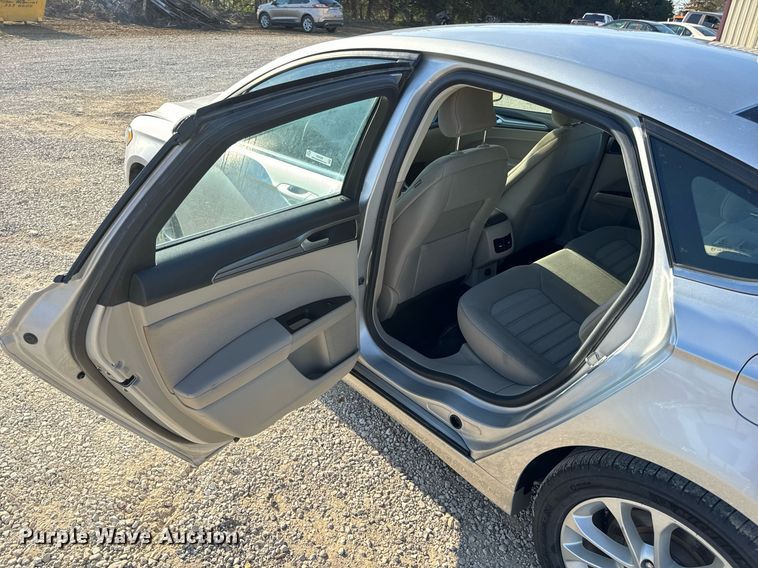 image for item EN5229 2019 Ford Fusion SE 