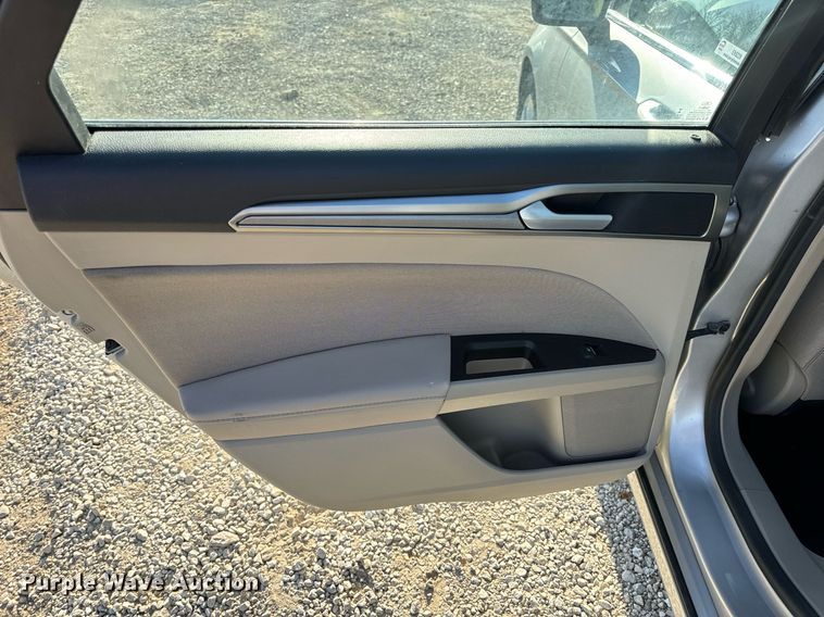 image for item EN5229 2019 Ford Fusion SE 