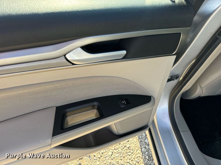 image for item EN5229 2019 Ford Fusion SE 