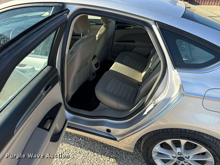 image for item EN5229 2019 Ford Fusion SE 