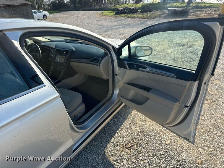 image for item EN5229 2019 Ford Fusion SE 