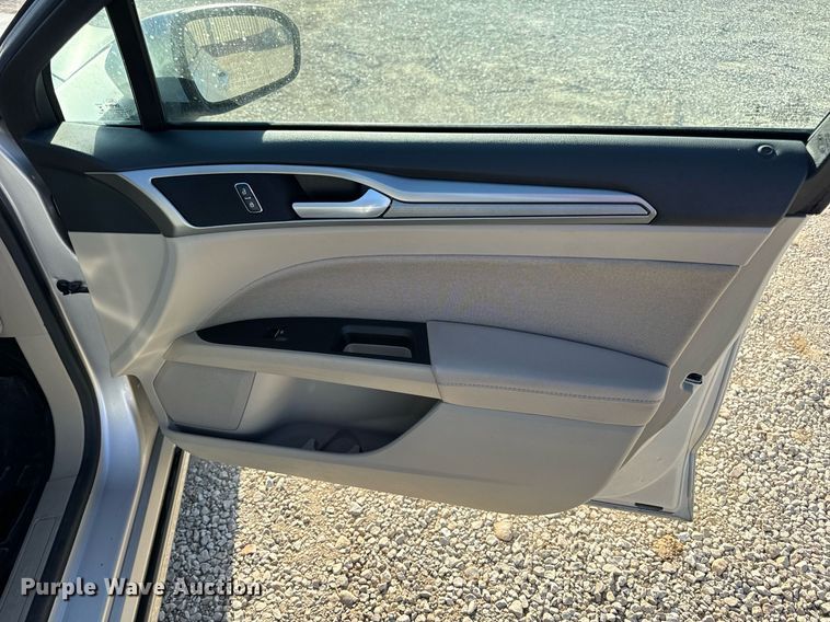 image for item EN5229 2019 Ford Fusion SE 