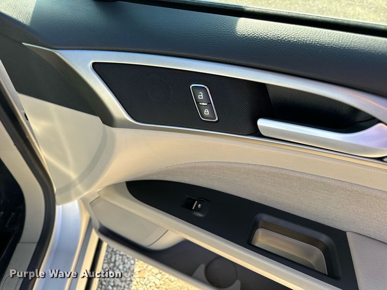 image for item EN5229 2019 Ford Fusion SE 