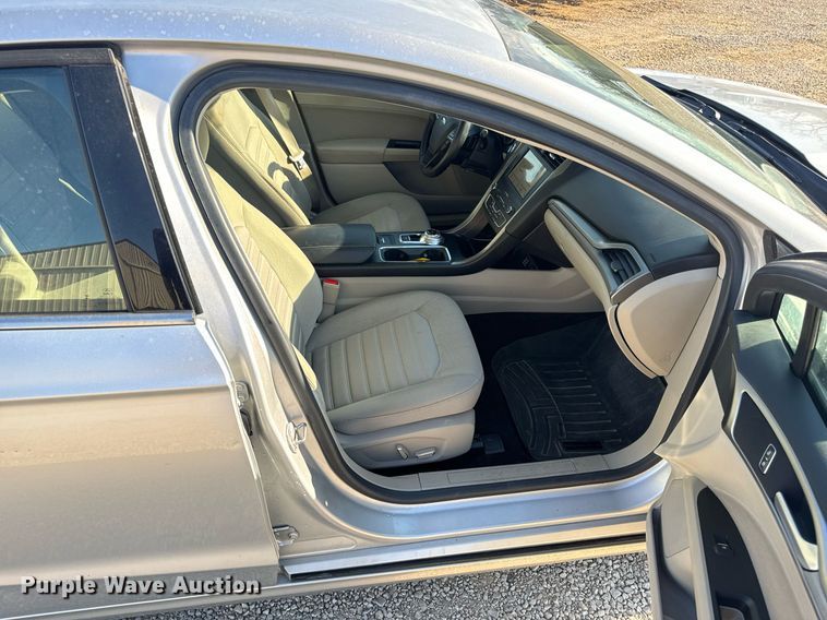 image for item EN5229 2019 Ford Fusion SE 