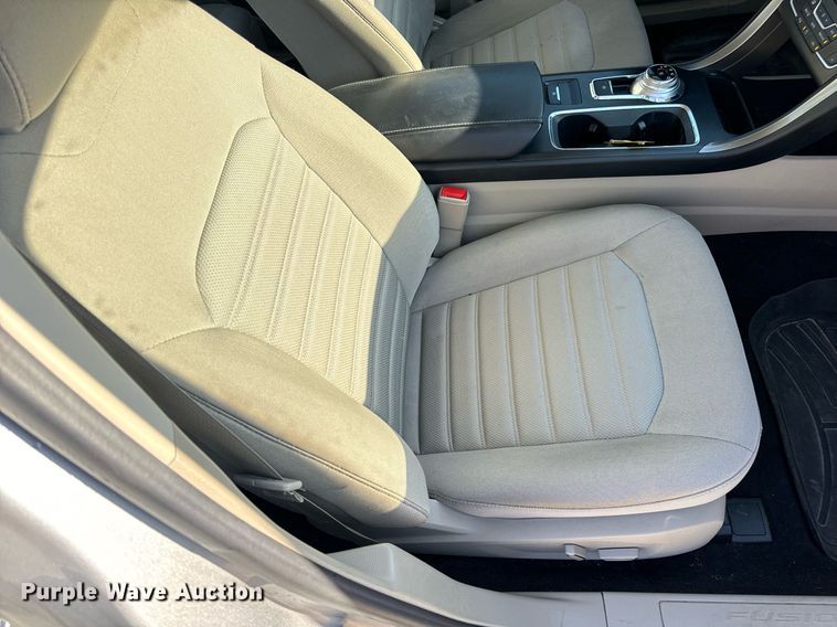 image for item EN5229 2019 Ford Fusion SE 