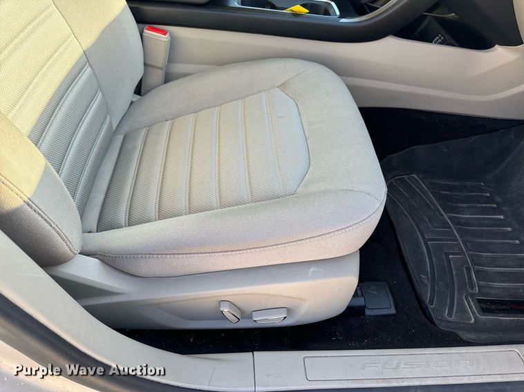 image for item EN5229 2019 Ford Fusion SE 